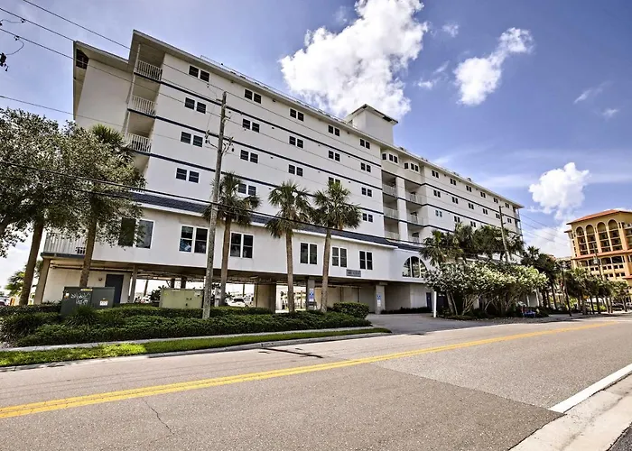Bayfront Clearwater W/ Pool Access!